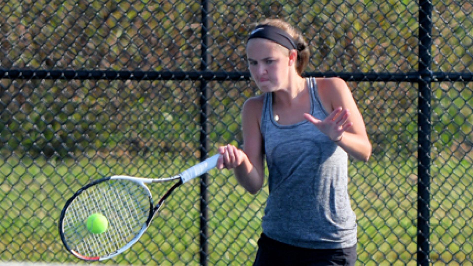 Maci Ferguson hits a forehand