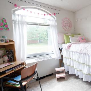 dorm room for freshmen women